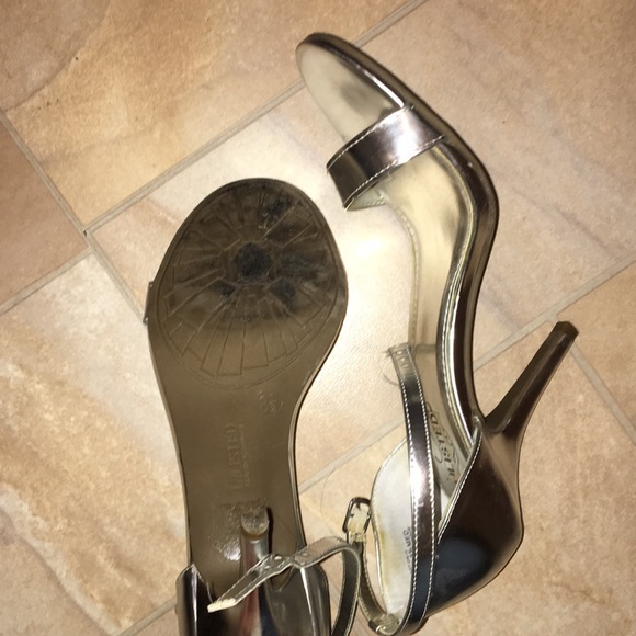 Unlisted Kenneth Cole Heels - Picture 4 of 5